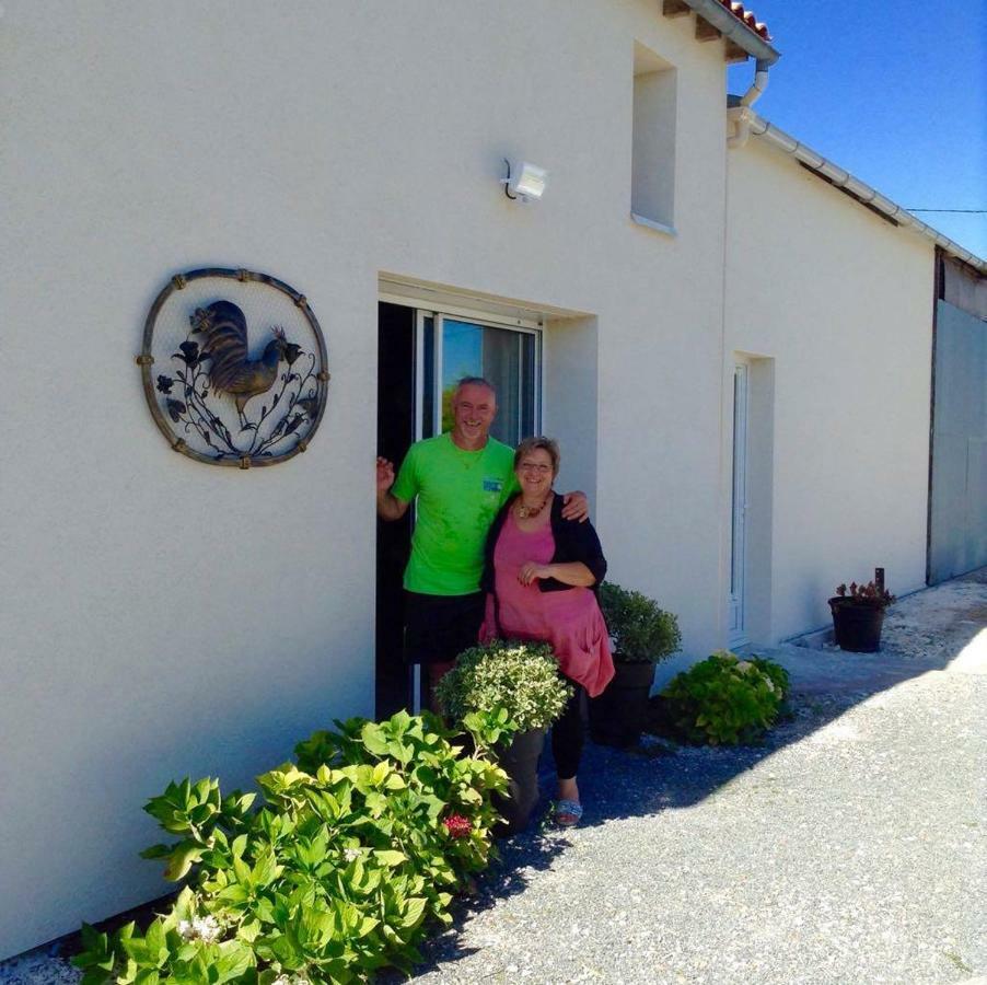 Le Grillage A Poules Acomodação com café da manhã Châteaubernard Exterior foto