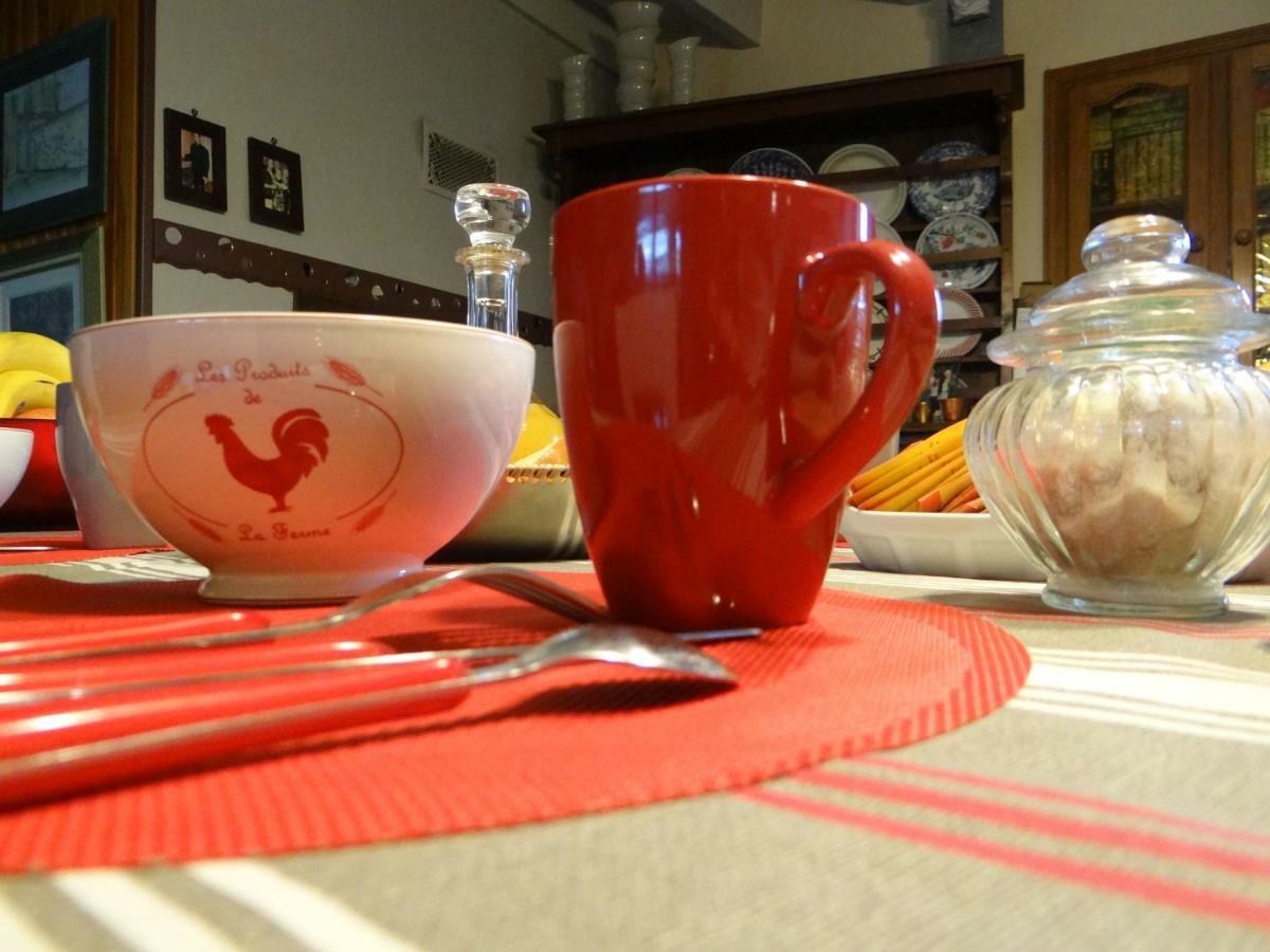 Le Grillage A Poules Acomodação com café da manhã Châteaubernard Exterior foto